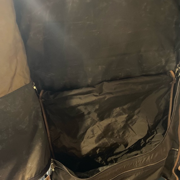 Selling a used authentic Louis Vuitton Luggage Garment Bag. - Picture 4 of 14